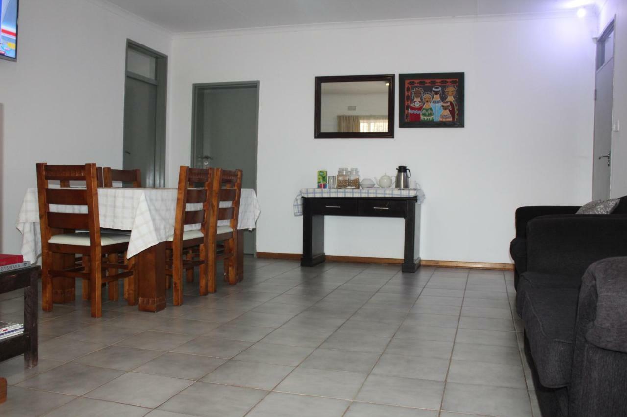 Strand Meadows B&B Gaborone Kültér fotó